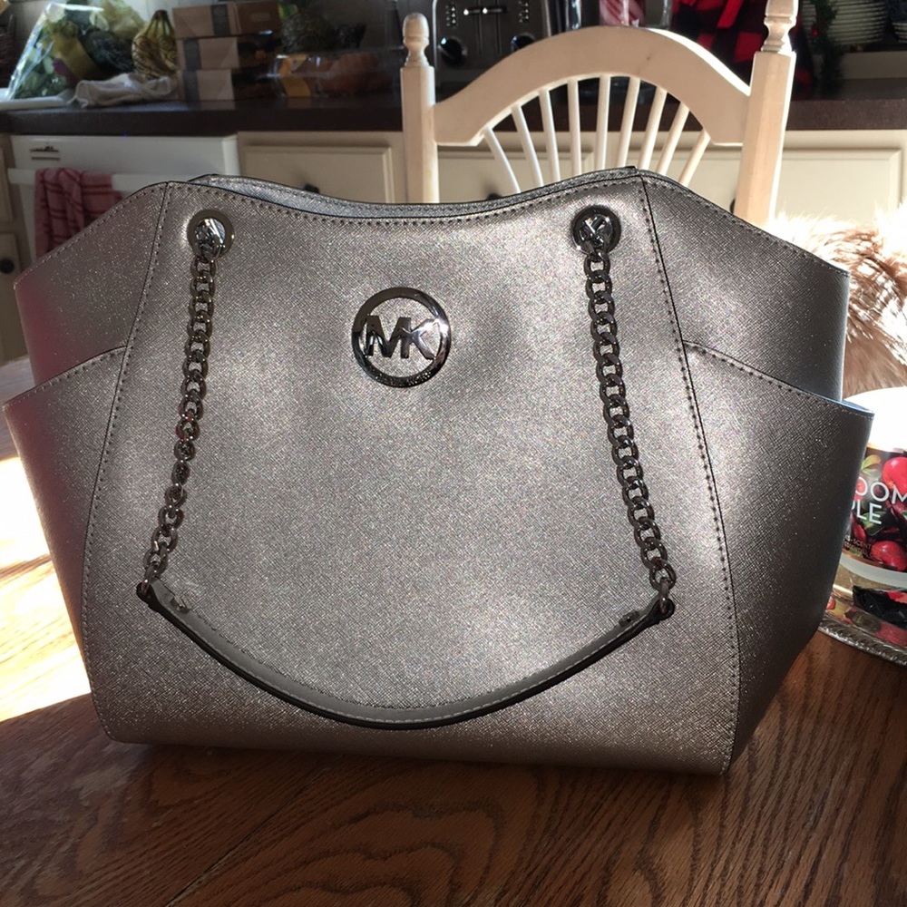 Michael kors bag never used